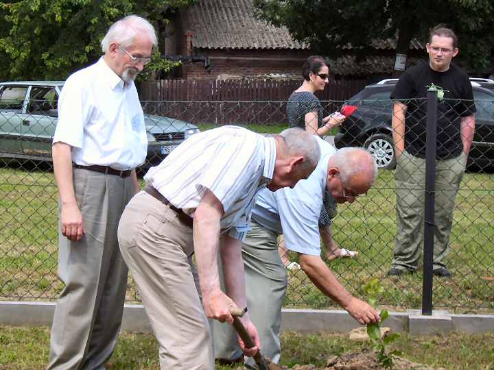 Buk ku pamieci ojca i dziadka Stanislawa Latawca